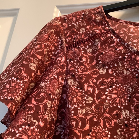 EUC Lane Bryant blouse with flutter sleeves size 14. Pink, Marron and brown. - Picture 3 of 5